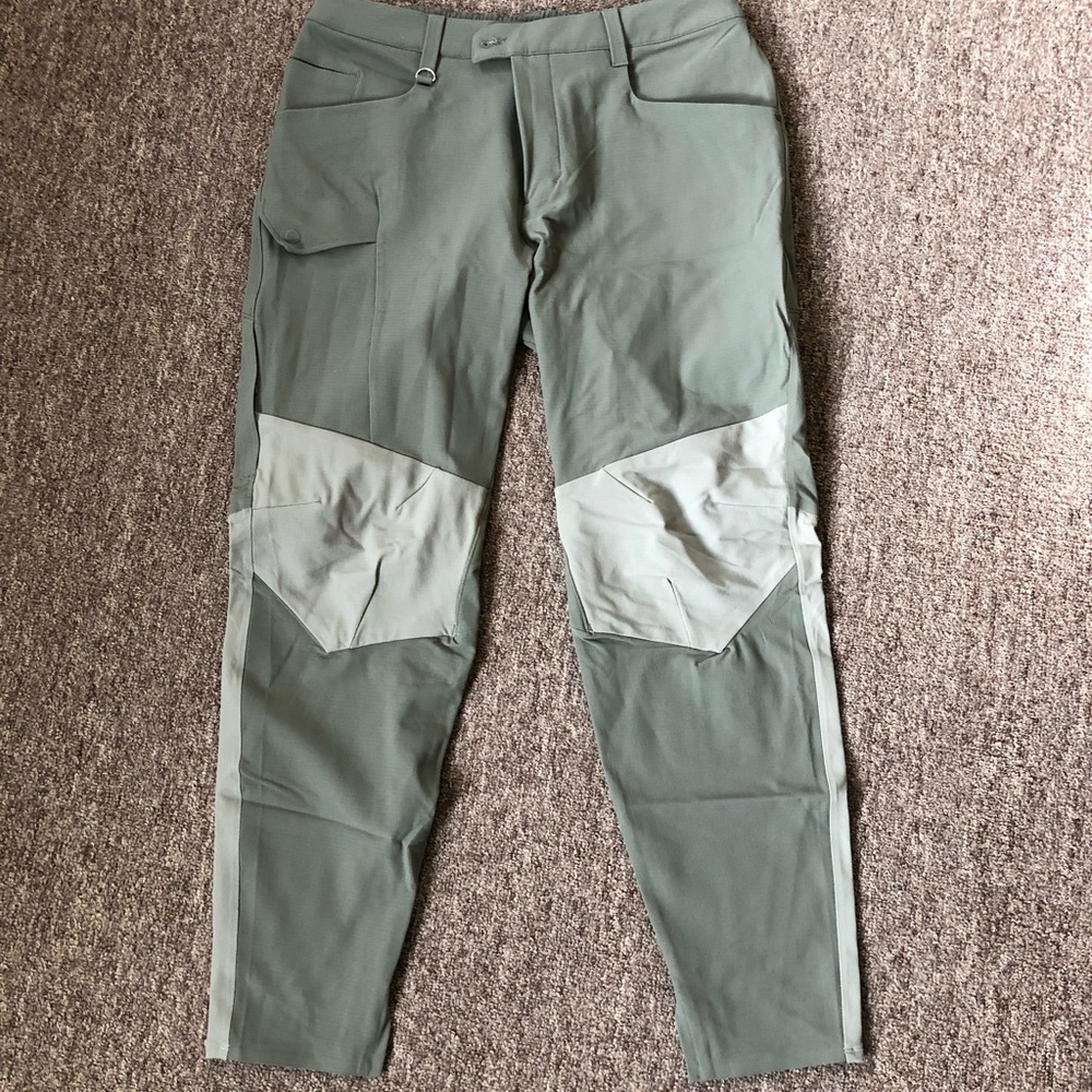 Lululemon Wilderness Collection ‘Escape and Explore’ Pant, Sz 34